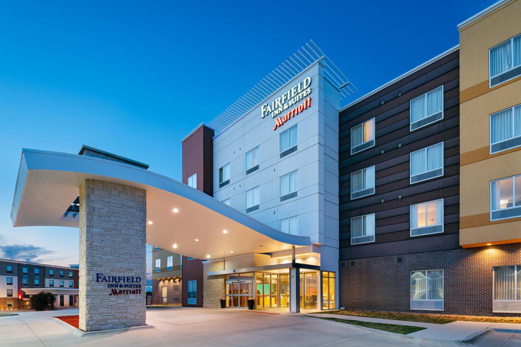 Fairfield Inn & Suites By Marriott Lincoln Airport Exterior photo